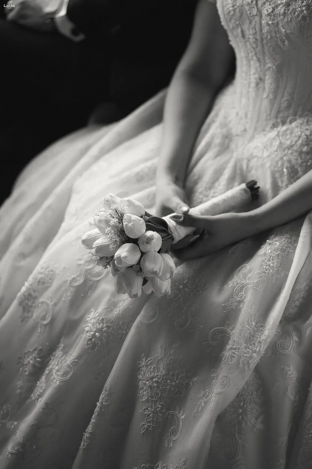 Bride holding a tulip bouquet, detail